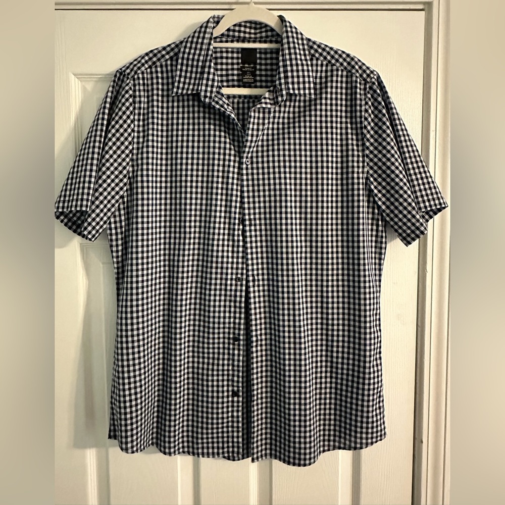 Men’s H&M short sleeve button up blue and black plaid size: L